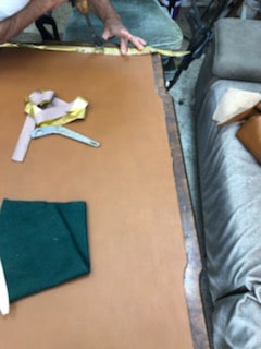 Gros plan sur le travail du cuir